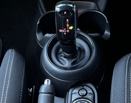 Mini Hatch 1.5 Cooper Sport Auto 3dr 58