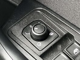 Volkswagen T-Roc 1.5 T-Roc Match TSI S-A 5dr 68