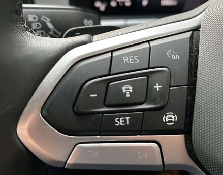 Volkswagen T-Roc 1.5 T-Roc Match TSI S-A 5dr 61