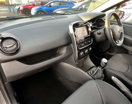 Renault Clio 0.9 Clio Iconic TCe 5dr 17