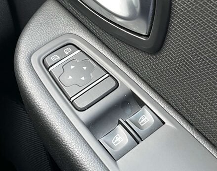 Renault Clio 0.9 Clio Iconic TCe 5dr 51