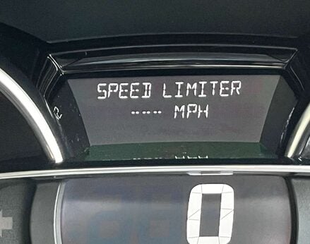 Renault Clio 0.9 Clio Iconic TCe 5dr 25