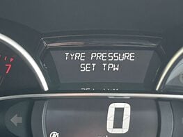 Renault Clio 0.9 Clio Iconic TCe 5dr 23