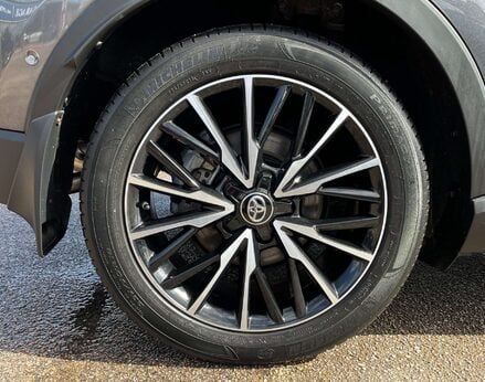 Toyota C-HR 2.0 C-HR Excel HEV CVT 5dr 15