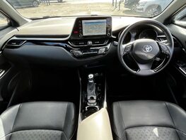 Toyota C-HR 2.0 C-HR Excel HEV CVT 5dr 2