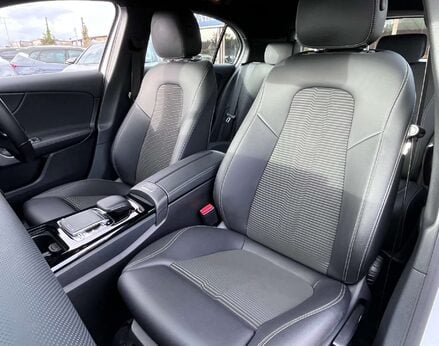 Mercedes-Benz A Class 1.3 A 200 Sport Exeutive Auto 5dr 71