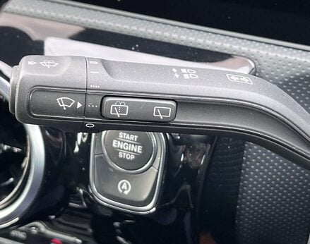 Mercedes-Benz A Class 1.3 A 200 Sport Exeutive Auto 5dr 64