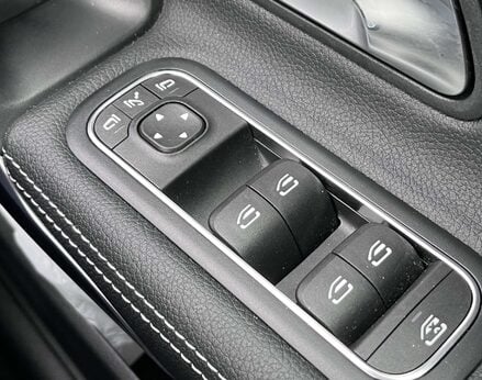 Mercedes-Benz A Class 1.3 A 200 Sport Exeutive Auto 5dr 67