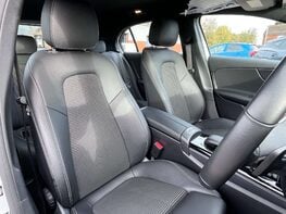 Mercedes-Benz A Class 1.3 A 200 Sport Exeutive Auto 5dr 68