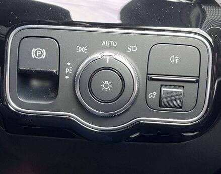 Mercedes-Benz A Class 1.3 A 200 Sport Exeutive Auto 5dr 66