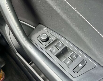 Volkswagen T-Roc 1.5 T-Roc R-Line TSI Semi-Auto 5dr 62