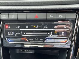 Volkswagen T-Roc 1.5 T-Roc R-Line TSI Semi-Auto 5dr 46