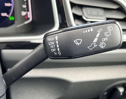 Volkswagen T-Roc 1.5 T-Roc R-Line TSI Semi-Auto 5dr 59