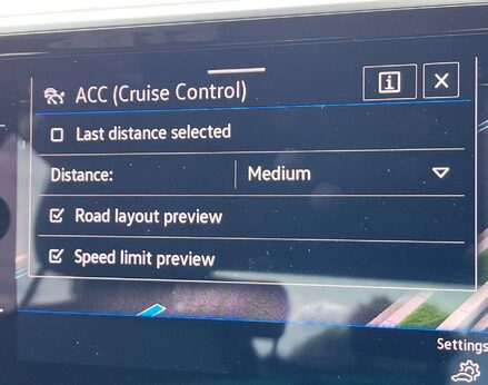 Volkswagen T-Roc 1.5 T-Roc R-Line TSI Semi-Auto 5dr 35