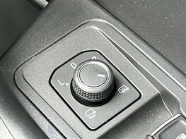 Volkswagen T-Roc 1.5 T-Roc R-Line TSI Semi-Auto 5dr 61