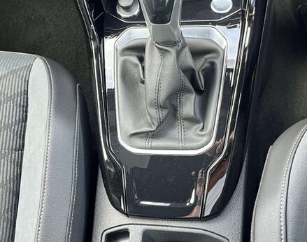 Volkswagen T-Roc 1.5 T-Roc R-Line TSI Semi-Auto 5dr 53