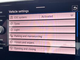 Volkswagen T-Roc 1.5 T-Roc R-Line TSI Semi-Auto 5dr 39