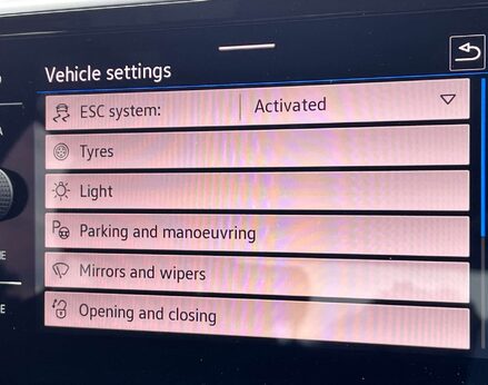 Volkswagen T-Roc 1.5 T-Roc R-Line TSI Semi-Auto 5dr 39