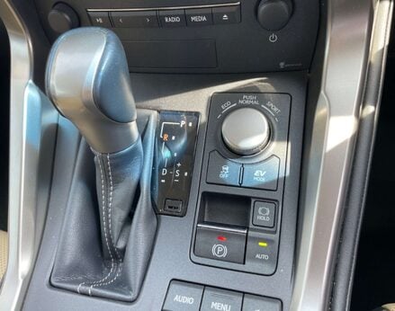 Lexus NX 2.5 NX 300h Luxury CVT 4WD 5dr 44