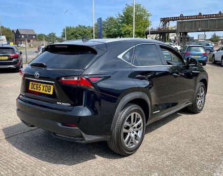 Lexus NX 2.5 NX 300h Luxury CVT 4WD 5dr 8
