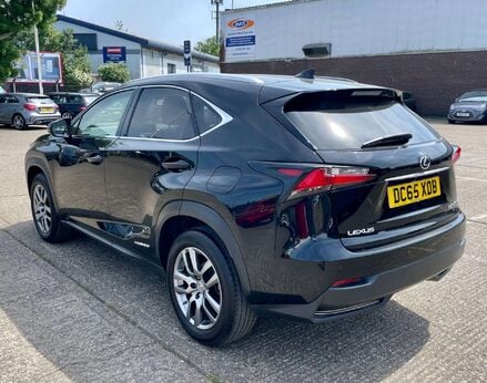 Lexus NX 2.5 NX 300h Luxury CVT 4WD 5dr 9