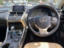 Lexus NX 2.5 NX 300h Luxury CVT 4WD 5dr 18