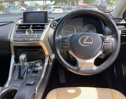 Lexus NX 2.5 NX 300h Luxury CVT 4WD 5dr 18