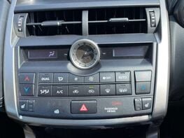 Lexus NX 2.5 NX 300h Luxury CVT 4WD 5dr 41