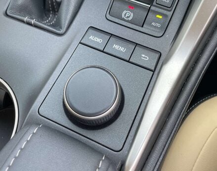 Lexus NX 2.5 NX 300h Luxury CVT 4WD 5dr 45