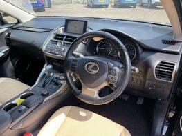 Lexus NX 2.5 NX 300h Luxury CVT 4WD 5dr 17