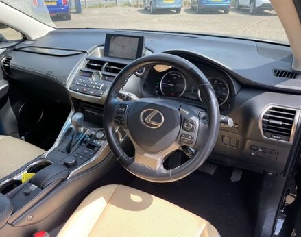 Lexus NX 2.5 NX 300h Luxury CVT 4WD 5dr 17