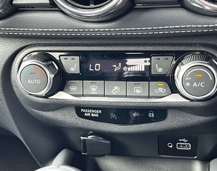 Nissan Juke 1.0 Juke Tekna DiG-T 5dr 44