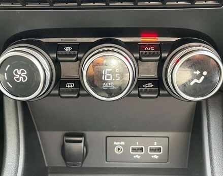 Renault Captur 1.3 Captur Iconic TCe 5dr 47