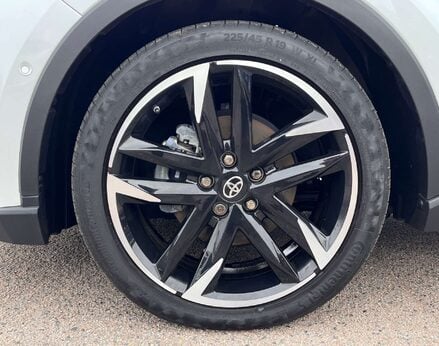 Toyota C-HR 1.8 C-HR GR Sport HEV CVT 5dr 13