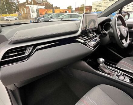 Toyota C-HR 1.8 C-HR GR Sport HEV CVT 5dr 17