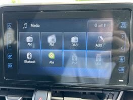 Toyota C-HR 1.8 C-HR-Dynamic HEV CVT 5dr 32