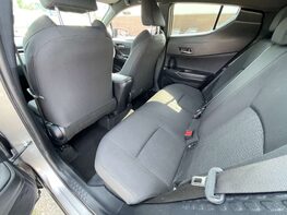 Toyota C-HR 1.8 C-HR-Dynamic HEV CVT 5dr 61