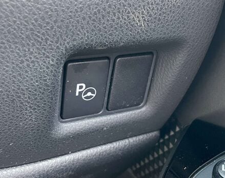 Toyota C-HR 1.8 C-HR-Dynamic HEV CVT 5dr 52