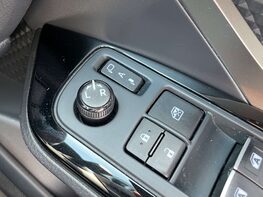 Toyota C-HR 1.8 C-HR-Dynamic HEV CVT 5dr 54