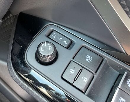 Toyota C-HR 1.8 C-HR-Dynamic HEV CVT 5dr 54