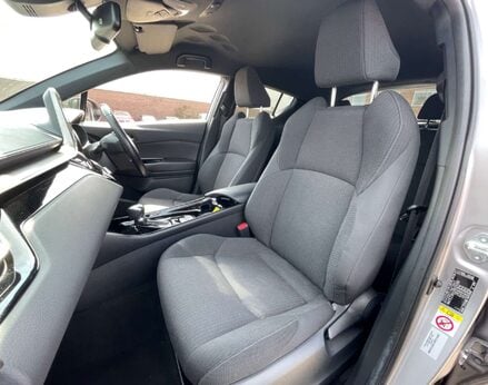 Toyota C-HR 1.8 C-HR-Dynamic HEV CVT 5dr 59