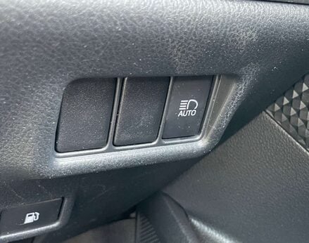 Toyota C-HR 1.8 C-HR-Dynamic HEV CVT 5dr 53