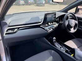 Toyota C-HR 1.8 C-HR-Dynamic HEV CVT 5dr 29