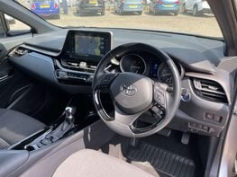 Toyota C-HR 1.8 C-HR-Dynamic HEV CVT 5dr 17