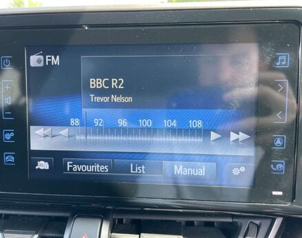 Toyota C-HR 1.8 C-HR-Dynamic HEV CVT 5dr 31