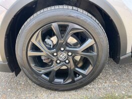 Toyota C-HR 1.8 C-HR-Dynamic HEV CVT 5dr 15