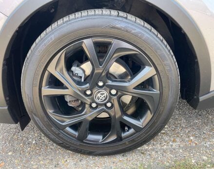 Toyota C-HR 1.8 C-HR-Dynamic HEV CVT 5dr 15