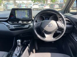 Toyota C-HR 1.8 C-HR-Dynamic HEV CVT 5dr 18