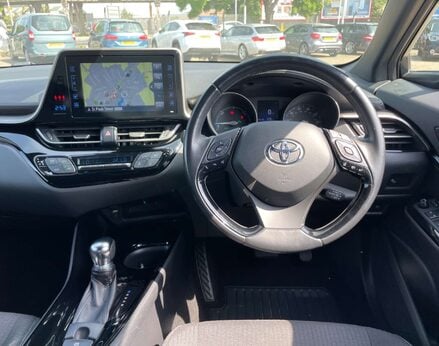 Toyota C-HR 1.8 C-HR-Dynamic HEV CVT 5dr 18