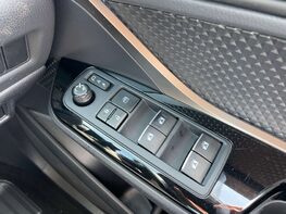 Toyota C-HR 1.8 C-HR-Dynamic HEV CVT 5dr 55